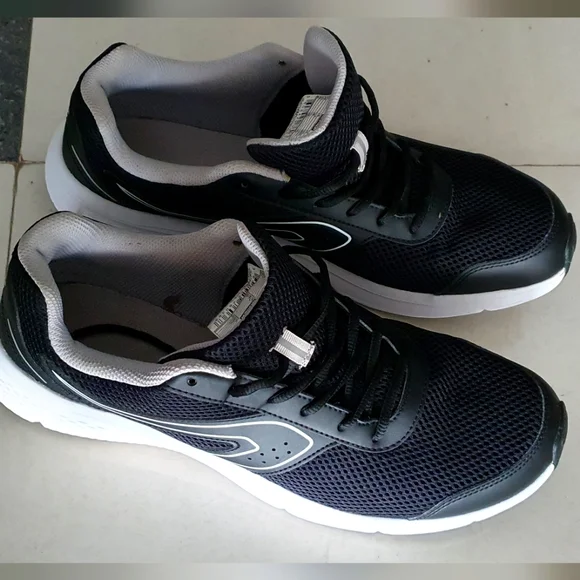 Black Decathlon Running Shoes UK 10.5 FIX RATE🙏🏻🙏🏻🙏🏻 - Picture 6 of 7